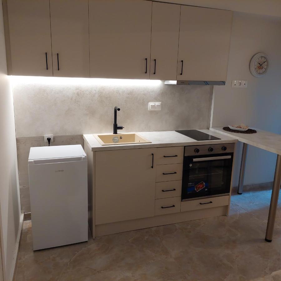 Budget Apartment To The Center Tesalonika Bagian luar foto