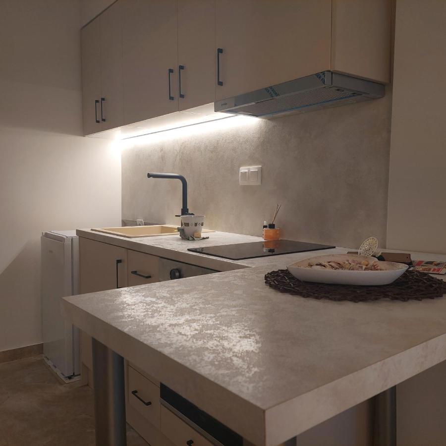 Budget Apartment To The Center Tesalonika Bagian luar foto